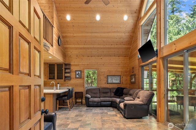 205 Makah Street, Center Island, WA 98221