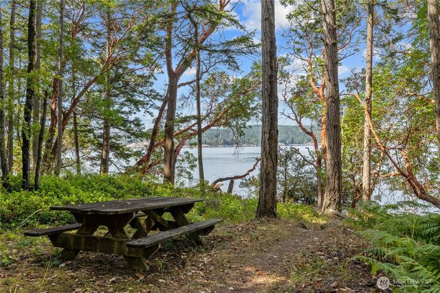 205 Makah Street, Center Island, WA 98221