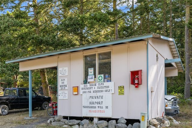 205 Makah Street, Center Island, WA 98221