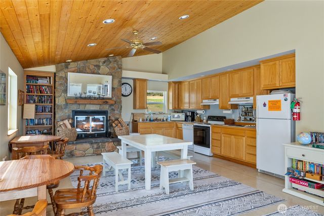 205 Makah Street, Center Island, WA 98221