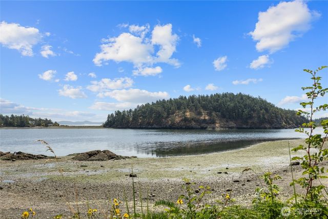 205 Makah Street, Center Island, WA 98221