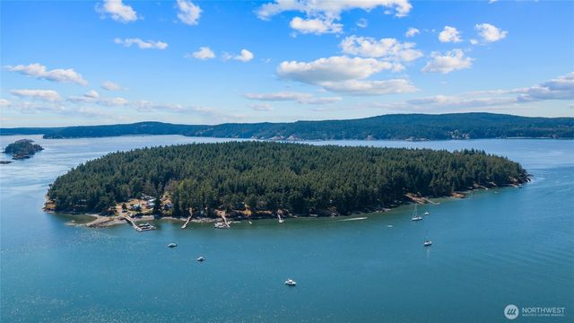205 Makah Street, Center Island, WA 98221