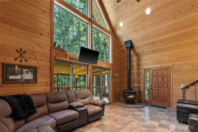 205 Makah Street, Center Island, WA 98221