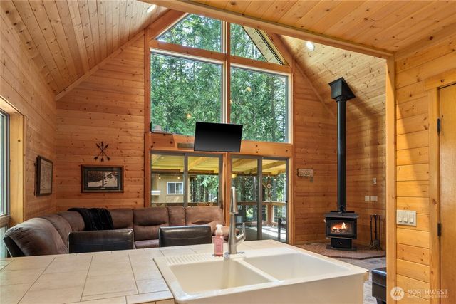 205 Makah Street, Center Island, WA 98221