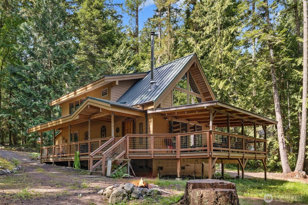205 Makah Street, Center Island, WA 98221