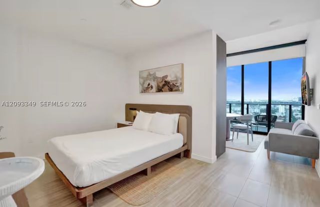 580 72nd St 1905, Miami Beach, FL 33141