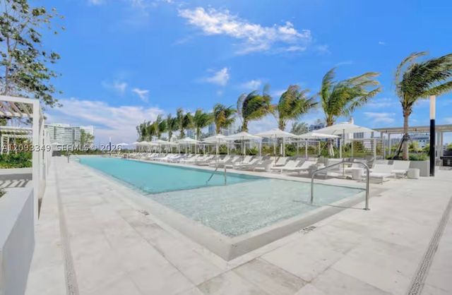 580 72nd St 1905, Miami Beach, FL 33141