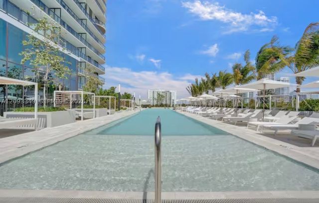 580 72nd St 1905, Miami Beach, FL 33141