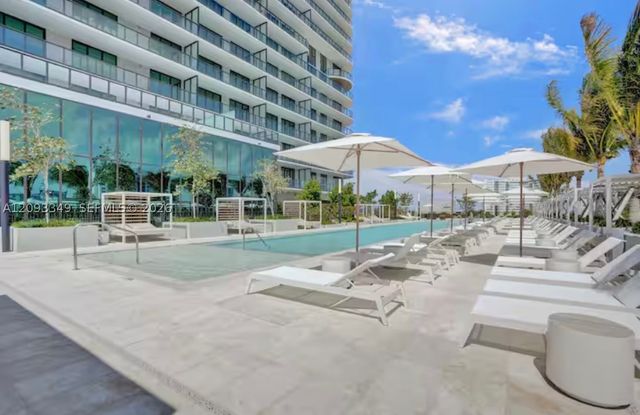 580 72nd St 1905, Miami Beach, FL 33141