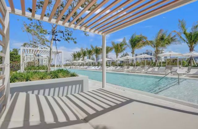 580 72nd St 1905, Miami Beach, FL 33141