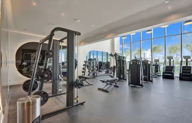 580 72nd St 1905, Miami Beach, FL 33141