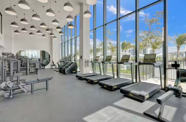 580 72nd St 1905, Miami Beach, FL 33141