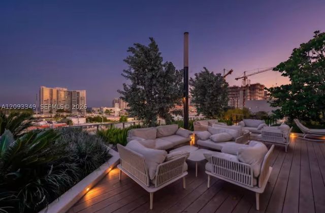 580 72nd St 1905, Miami Beach, FL 33141