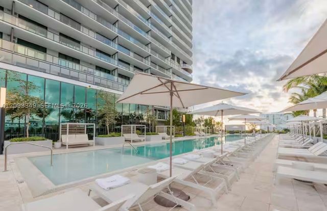 580 72nd St 1905, Miami Beach, FL 33141