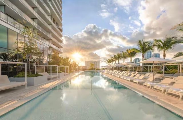 580 72nd St 1905, Miami Beach, FL 33141