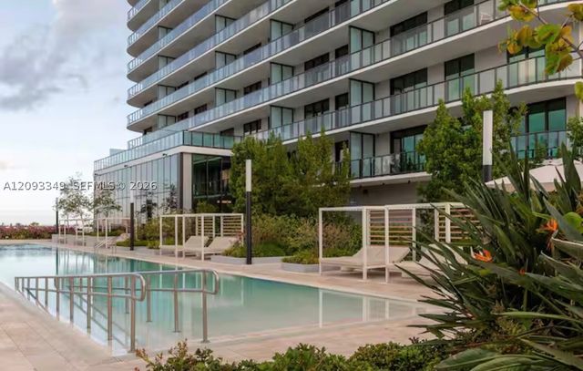 580 72nd St 1905, Miami Beach, FL 33141