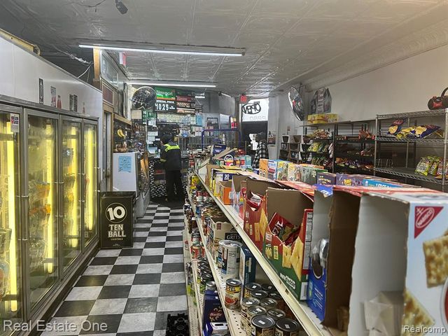 2280 Saint Clair Street, Detroit, MI 48214