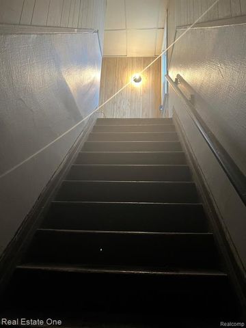 2280 Saint Clair Street, Detroit, MI 48214