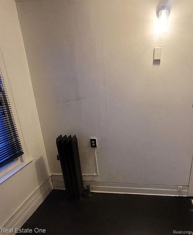 2280 Saint Clair Street, Detroit, MI 48214