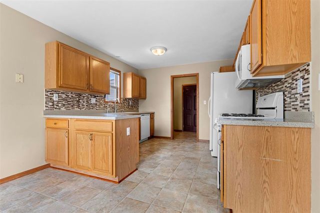 651 Purple Sage Drive, Roscoe, IL 61073