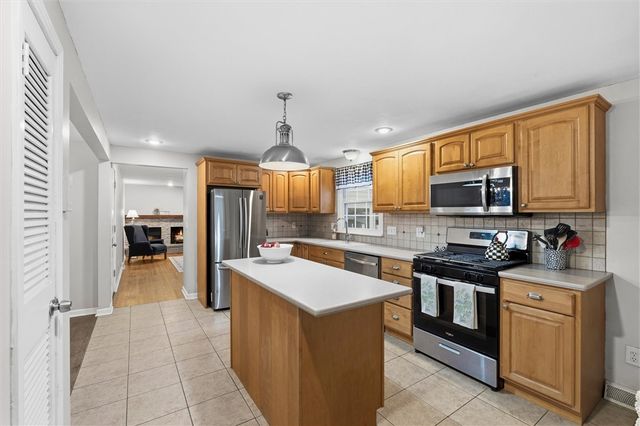 7641 Windsor Drive North, Clay, NY 13212