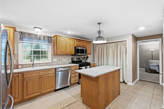 7641 Windsor Drive North, Clay, NY 13212