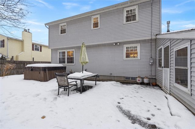 7641 Windsor Drive North, Clay, NY 13212