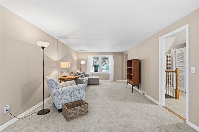 7641 Windsor Drive North, Clay, NY 13212