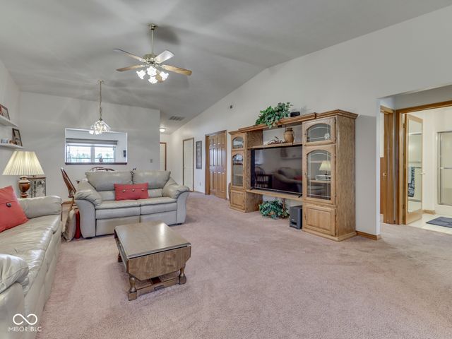 1999 Flamingo Way, Franklin, IN 46131