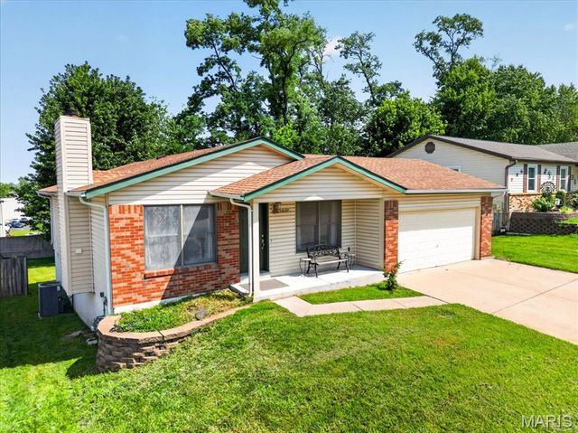 12127 Josephine Marie Drive, Maryland Heights, MO 63043