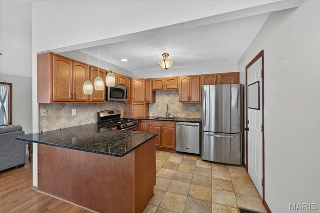 12127 Josephine Marie Drive, Maryland Heights, MO 63043