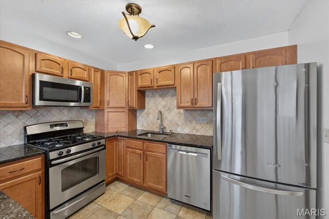 12127 Josephine Marie Drive, Maryland Heights, MO 63043