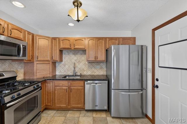 12127 Josephine Marie Drive, Maryland Heights, MO 63043