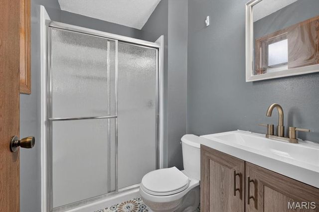 12127 Josephine Marie Drive, Maryland Heights, MO 63043