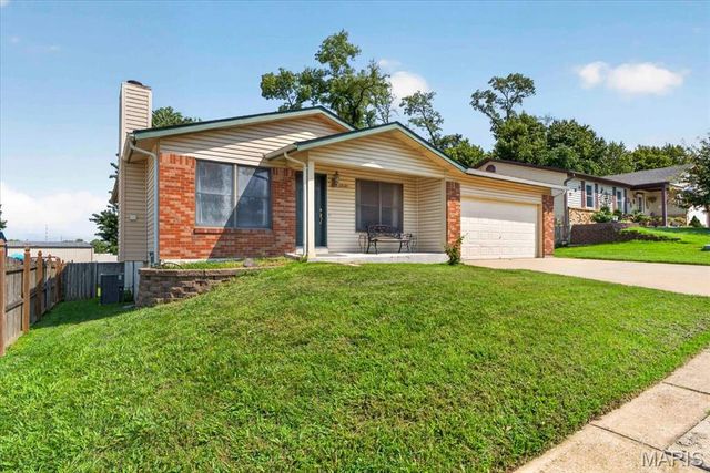 12127 Josephine Marie Drive, Maryland Heights, MO 63043