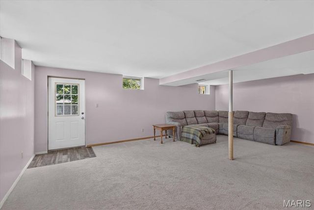 12127 Josephine Marie Drive, Maryland Heights, MO 63043