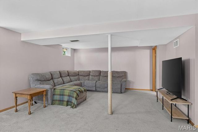 12127 Josephine Marie Drive, Maryland Heights, MO 63043