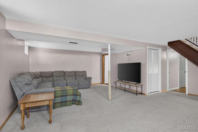 12127 Josephine Marie Drive, Maryland Heights, MO 63043