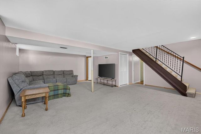12127 Josephine Marie Drive, Maryland Heights, MO 63043