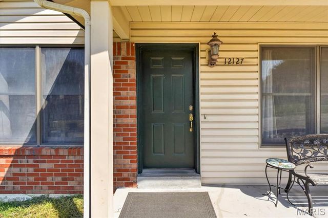 12127 Josephine Marie Drive, Maryland Heights, MO 63043