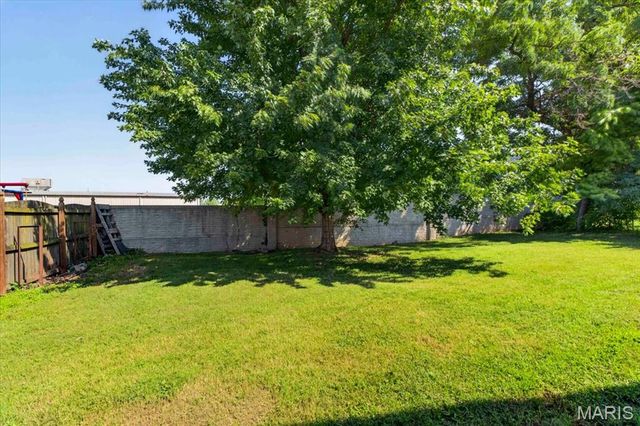 12127 Josephine Marie Drive, Maryland Heights, MO 63043