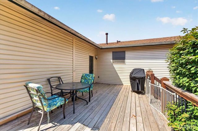 12127 Josephine Marie Drive, Maryland Heights, MO 63043
