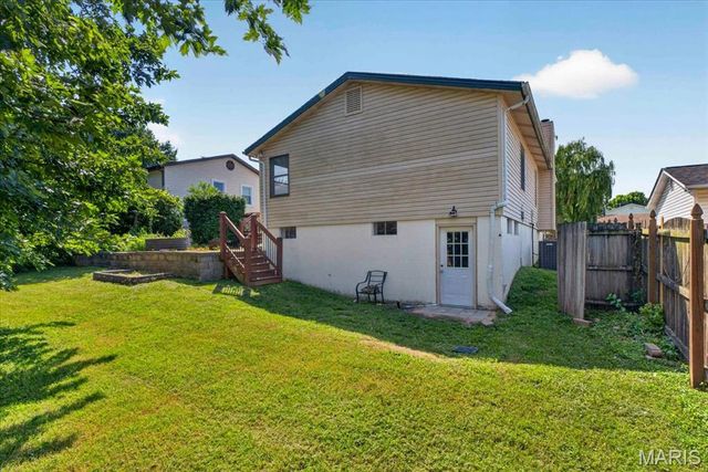 12127 Josephine Marie Drive, Maryland Heights, MO 63043