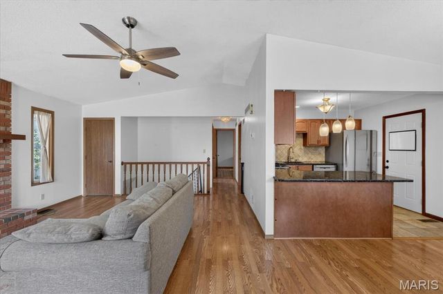 12127 Josephine Marie Drive, Maryland Heights, MO 63043