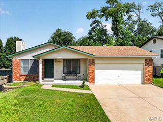 12127 Josephine Marie Drive, Maryland Heights, MO 63043