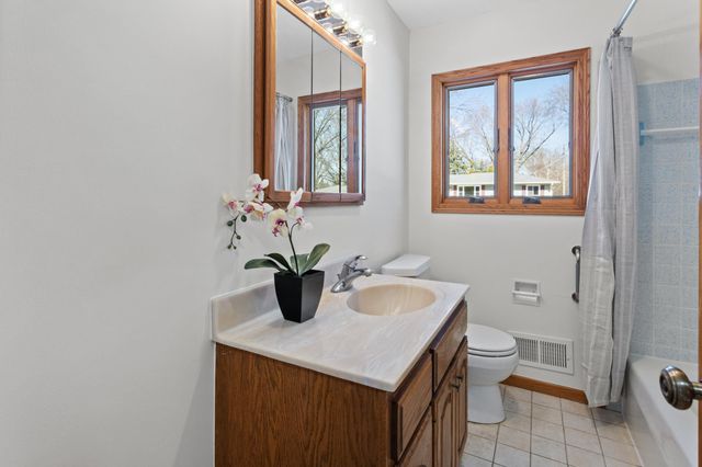 3906 Mica Trail, Eagan, MN 55122