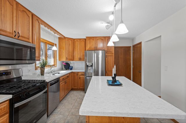 3906 Mica Trail, Eagan, MN 55122