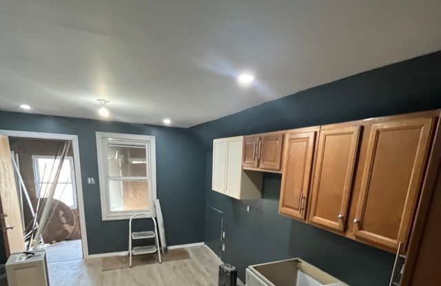 6833 S May Street, Chicago, IL 60621