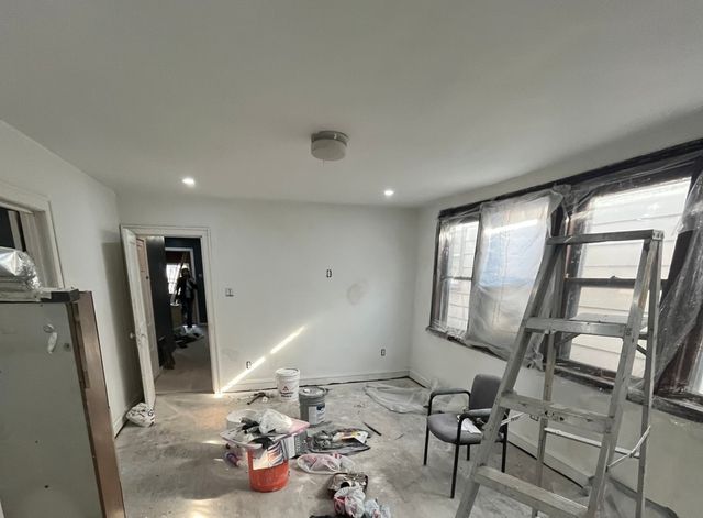 6833 S May Street, Chicago, IL 60621