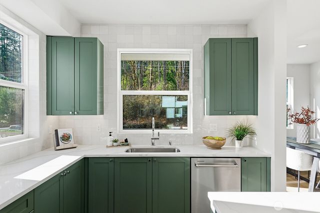 706 Newport Way NW, Issaquah, WA 98027